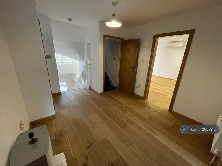 5 bedroom house in Wellesley Avenue, Iver, SL0 (5 bed) (#2637918)