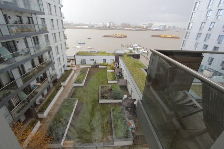 Greenwich •  Room •  Available now •  0 Deposit available  •  Zone 2  •