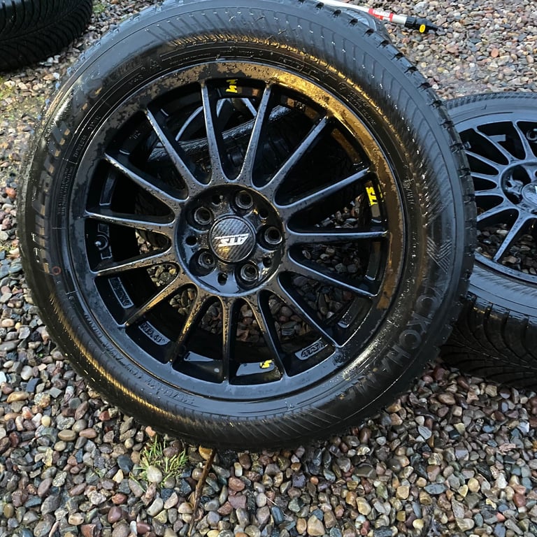 Set of 4 alloy wheels and winter tyres 