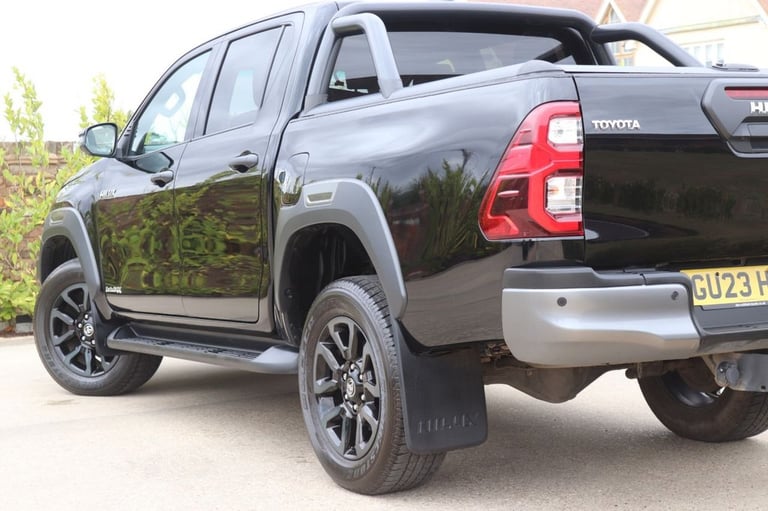 2023 Toyota Hilux 2.8 D-4D Invincible X Pickup Double Cab 4dr Diesel Auto 4WD Euro 6 (s/s) (2 PIC...
