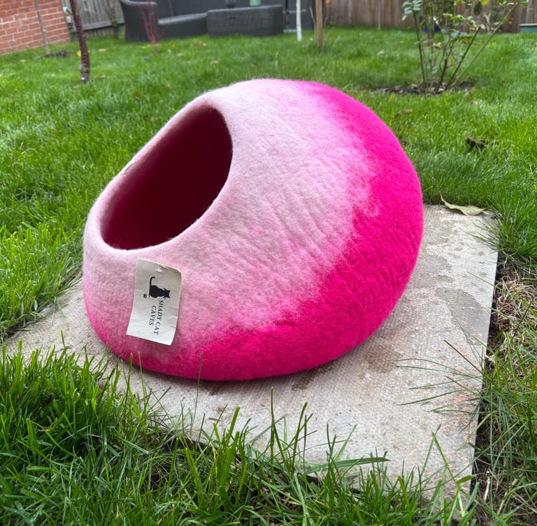 Shady Cat Caves Handmade Felt Cat Bed/Cave Pink To White Cave 