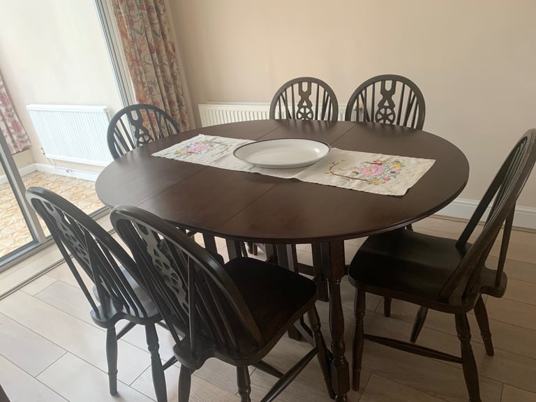 Wooden dinning room table with 6 chairs