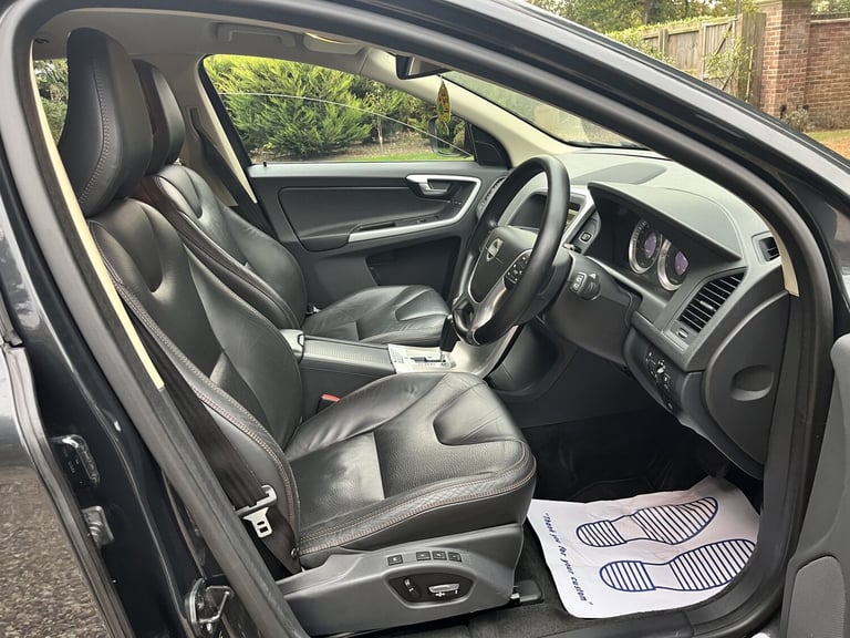 VOLVO XC60 2.4 D5 SE Lux 2011