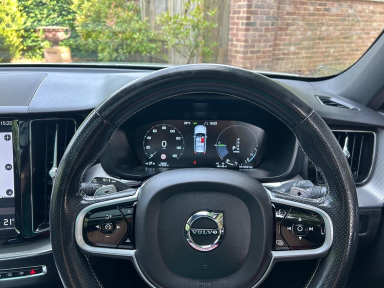 VOLVO XC60 2.0 R-Design T8 Twin Engine AWD 2018