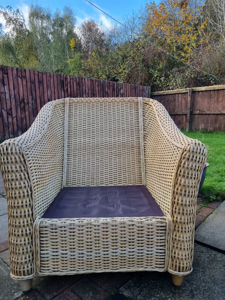 Three Piece Conservatory/Summer Room Suite.Delivery