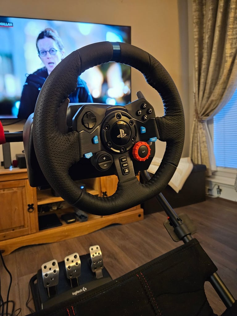 Logitech G29 steering wheel and seat ps4/5