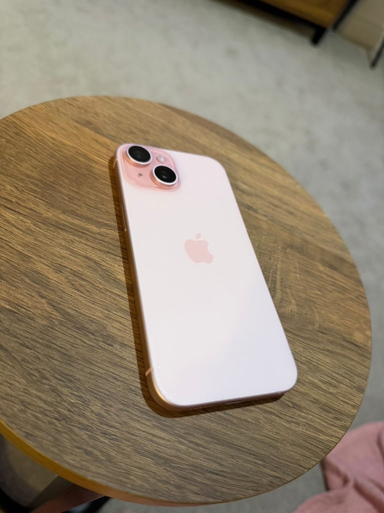 iPhone 15 pink 128GB