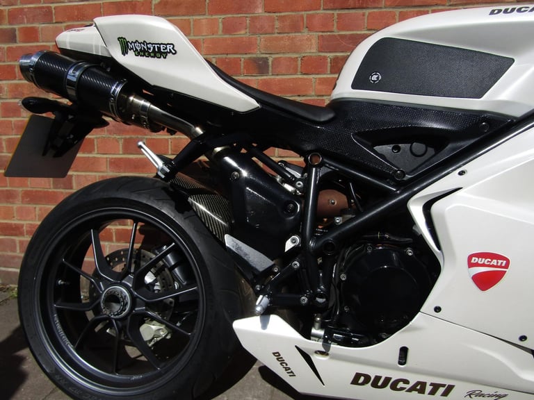 DUCATI 1198 S * PEARL WHITE * REDUCED * LOVELY BIKE * PLATE**EXTRAS**CARBON**