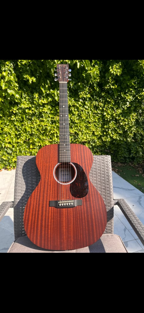 Martin 000-10e All solid wood Martin accoustic guitar with fishman pickup 