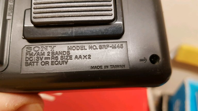 Sony walkman SRF-M45 FM/AM Mega Bass Portabl Radio 