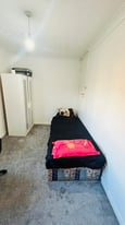 Large room available in Feltham TW14 for one person 