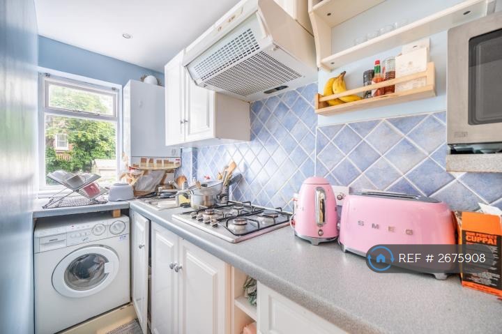 1 bedroom flat in Inverness Terrace, London, W2 (1 bed) (#2675908)