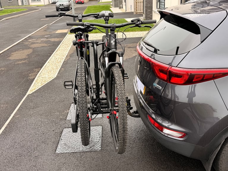 CUBE REACTION Electric Mountain  Bike x 2 & Towbar Mounted Carrier