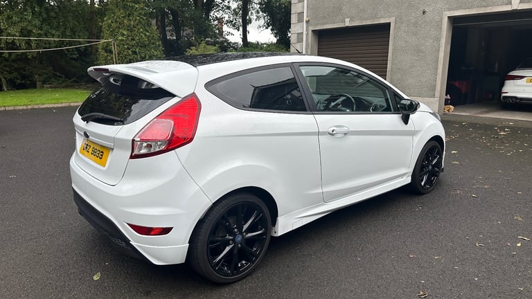 Ford, FIESTA, Hatchback, 2014, Manual, 1560 (cc), 3 doors