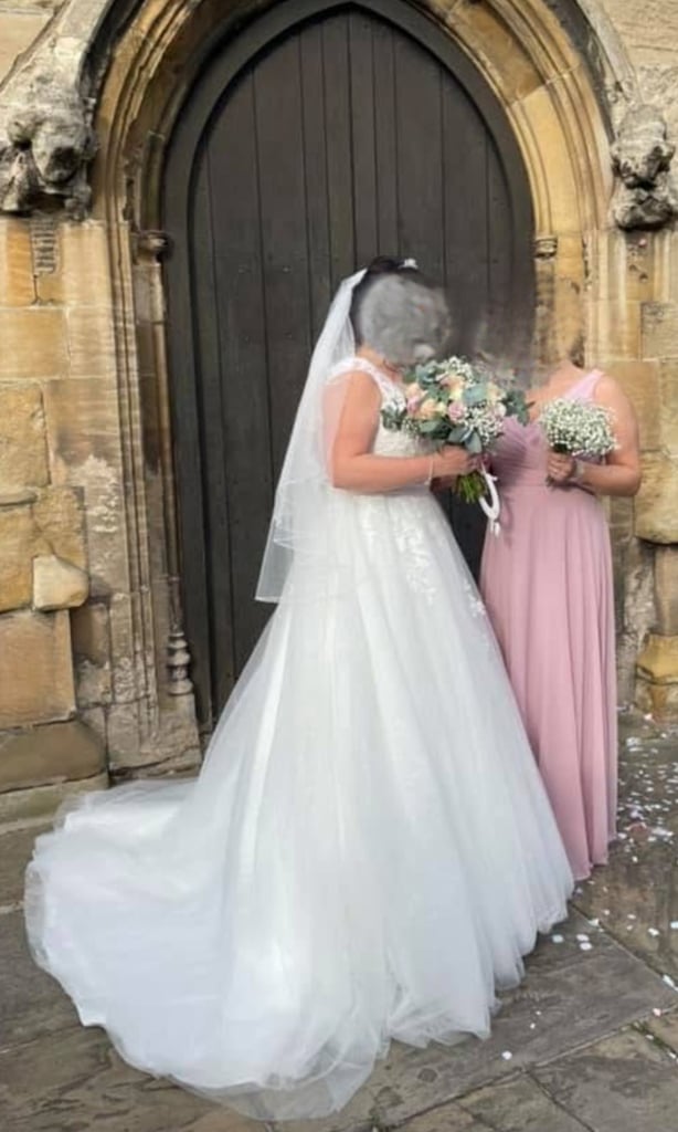 Wedding dress (no alterations made)