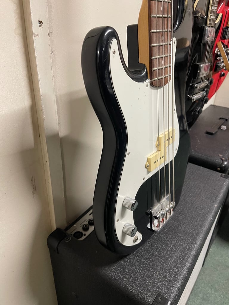 Encore Left Handed Black Bass electric guitar 4 String 4/4