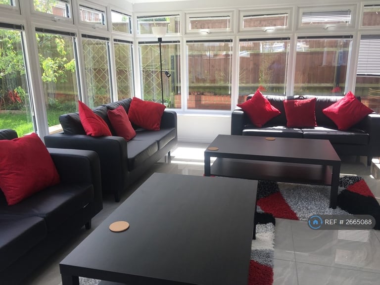 7 bedroom house in Galingale View, Newcastle-Under-Lyme, ST5 (7 bed) (#2665088)