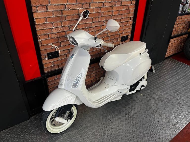Piaggio Vespa 125cc Scooter JUSTIN BIEBER LIMITED EDITION 