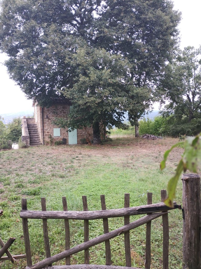 Rustic Stone Cottage in Umbria Tuscany Italy – Nature Retreat