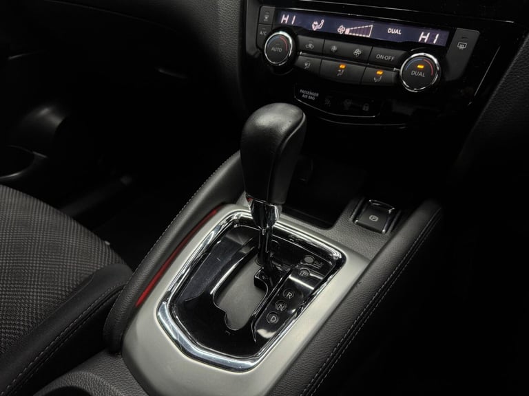 2016 Nissan Qashqai 1.2 DIG-T N-Connecta XTRON 2WD Euro 6 (s/s) 5dr HATCHBACK Petrol Automatic