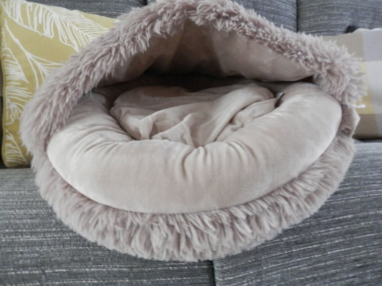 Hooded Cat Bed