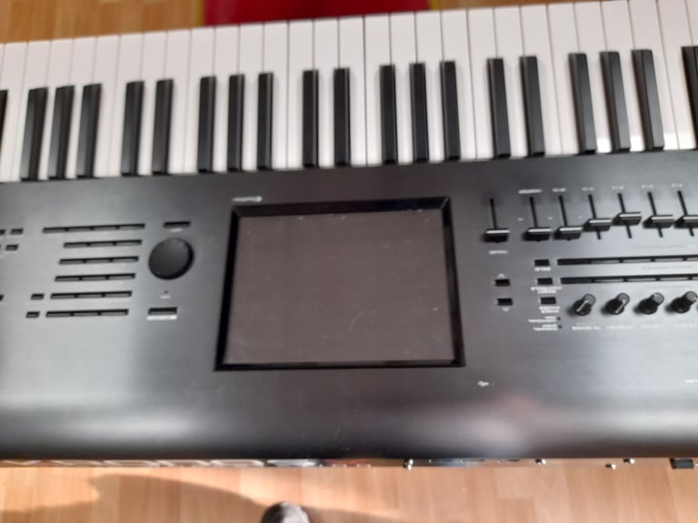 Korg Kronos X 88 key workstation professional keyboard excellent condition