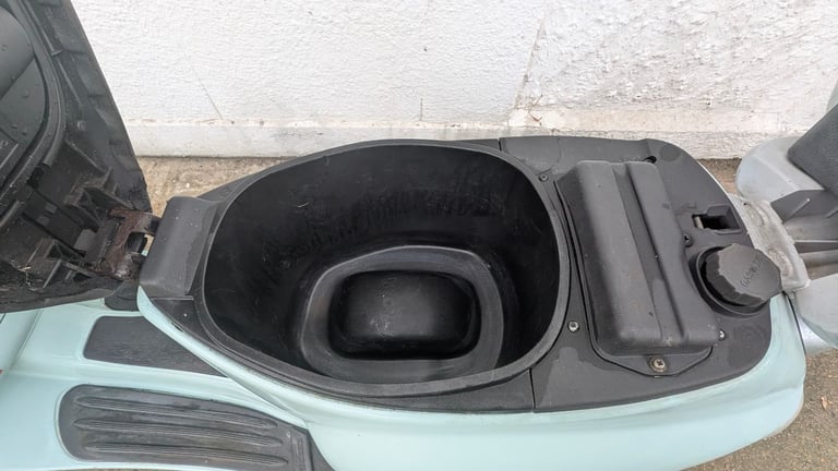 Piaggio, VESPA, 2003, 125 (18,596 miles) datatag , emissions test done (cc) helmet, D lock , cover 