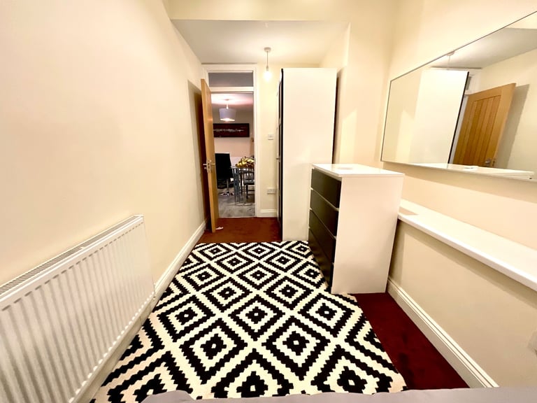 Large 2 bedrooms flat ( CF116AH ) 