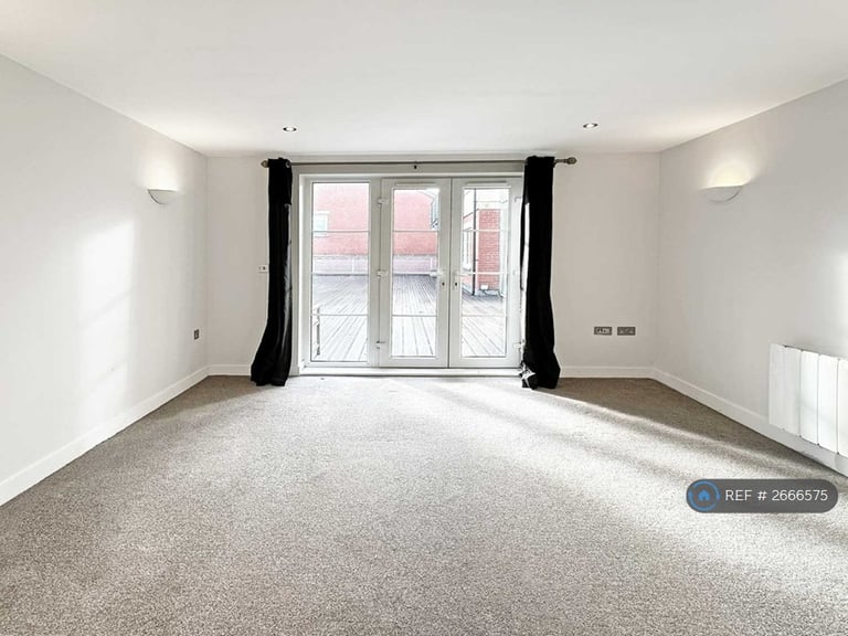 2 bedroom flat in George Street, Prestwich, Manchester, M25 (2 bed) (#2666575)