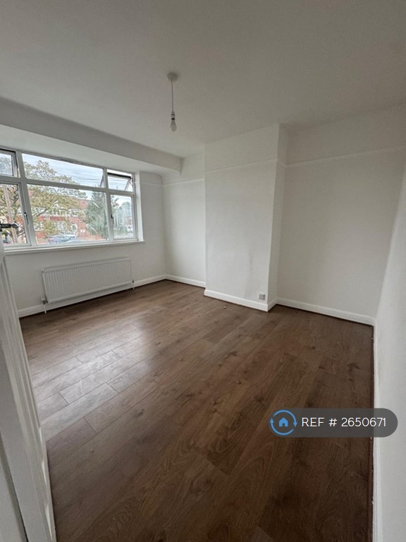 3 bedroom house in The Fairway, Northolt, UB5 (3 bed) (#2650671)