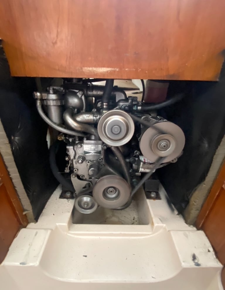 Free storage Hunter horizon 30 sailboat boat bilge keel yacht 
