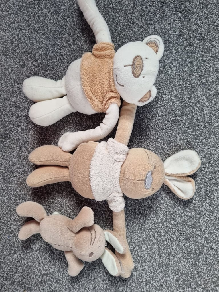 Full nursery set with rug. 