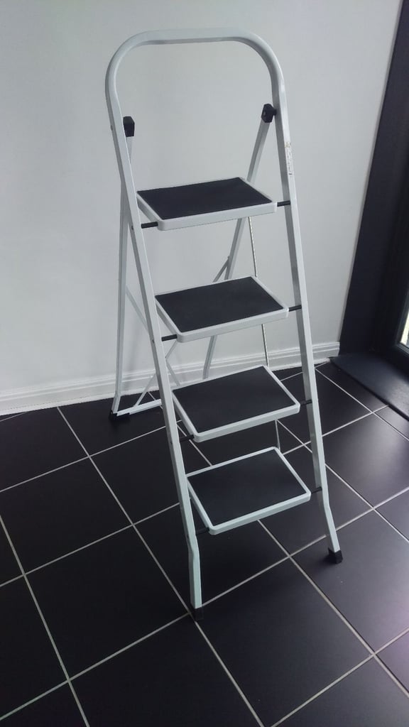 Small set of 4 tread steps ( Like New only used a couple of times)