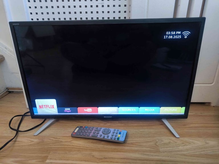 24" Slim Smart TV LED Wifi HDMI USB Freeview