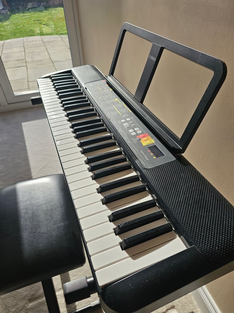 Yamaha PSR-F52 keyboard