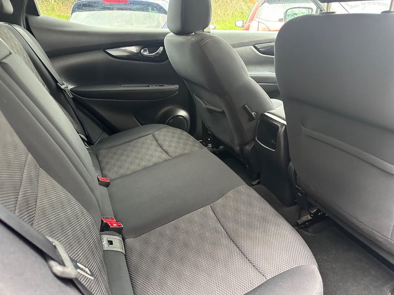 NISSAN QASHQAI 1.2 DIG-T n-tec Silver Manual Petrol 2015