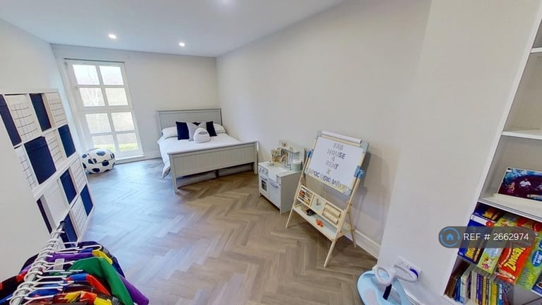 3 bedroom flat in Cavalry Park Drive, Edinburgh, EH15 (3 bed) (#2662974)