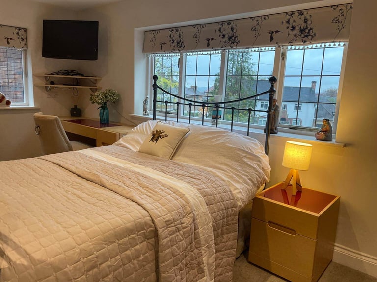 Beautiful studio flat for rent available 