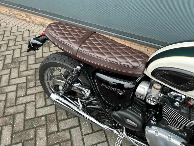 2019 Triumph BONNEVILLE T120 Bonneville T120 Jet Black Prestige Naked PETROL Manual