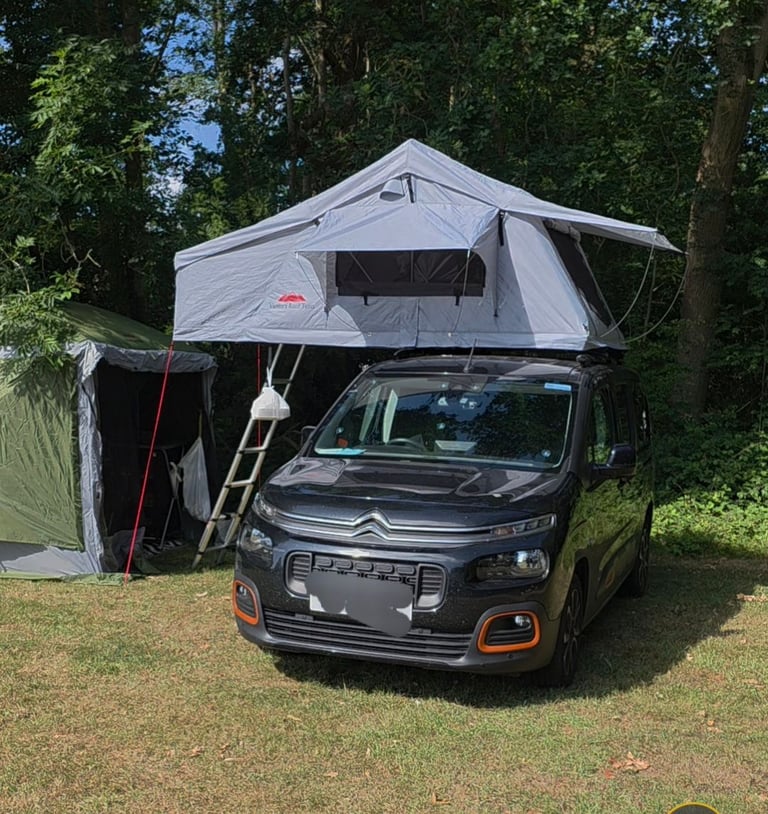 image for Extended Ventura Deluxe 1.4 Roof Top Tent + Annex