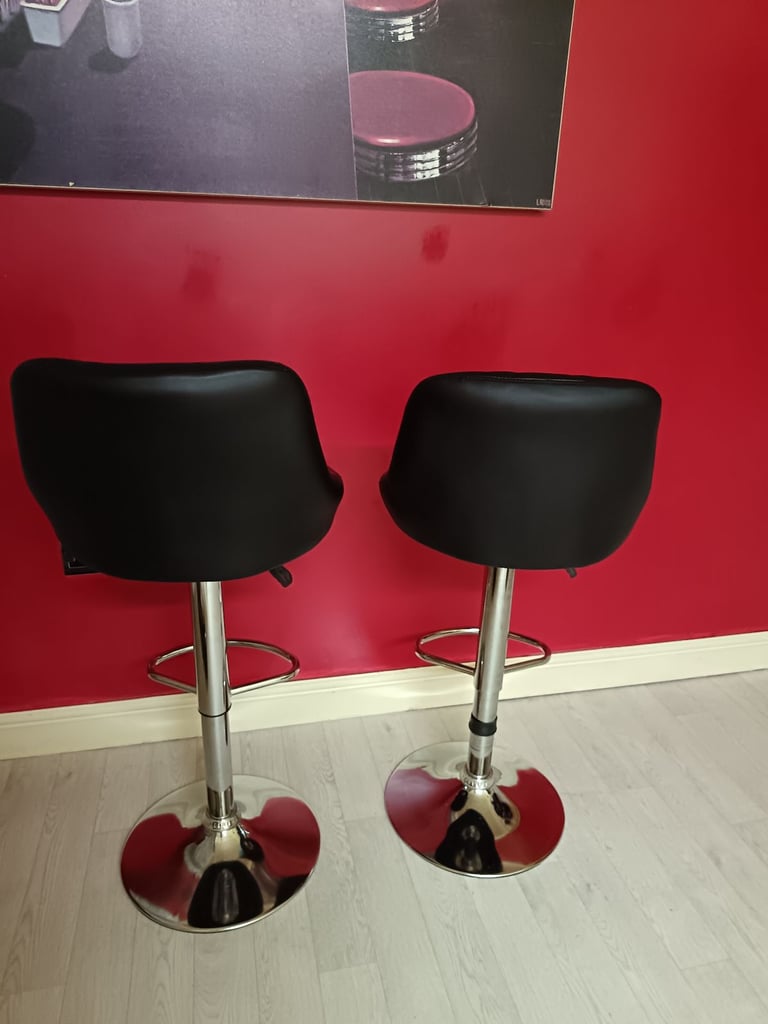 Gas lift bar stools 