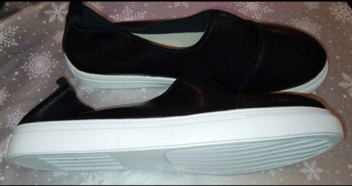 LADIES SHOES SIZE 8