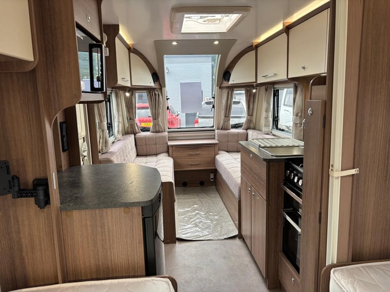 2019 Bailey Phoenix Vogue 642 SE Fixed Beds, End Washroom, 12 Months Warranty