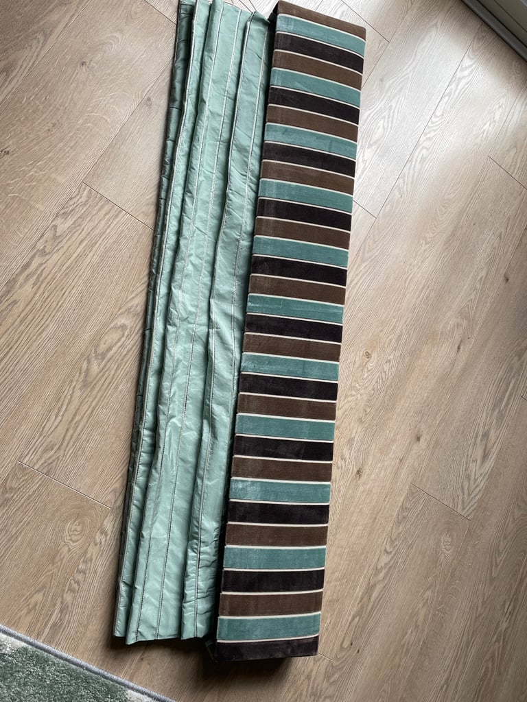 Roman blind with box pelmet