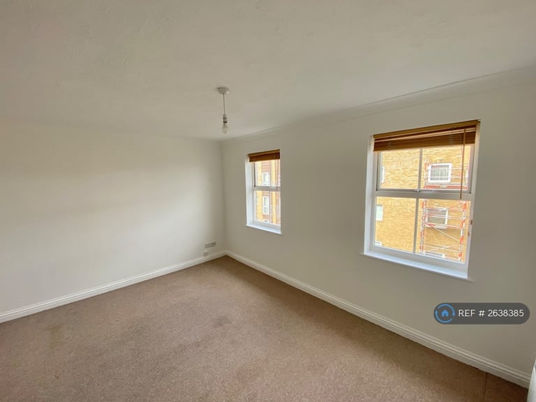 2 bedroom flat in Woods Road, Peckham, SE15 (2 bed) (#2638385)