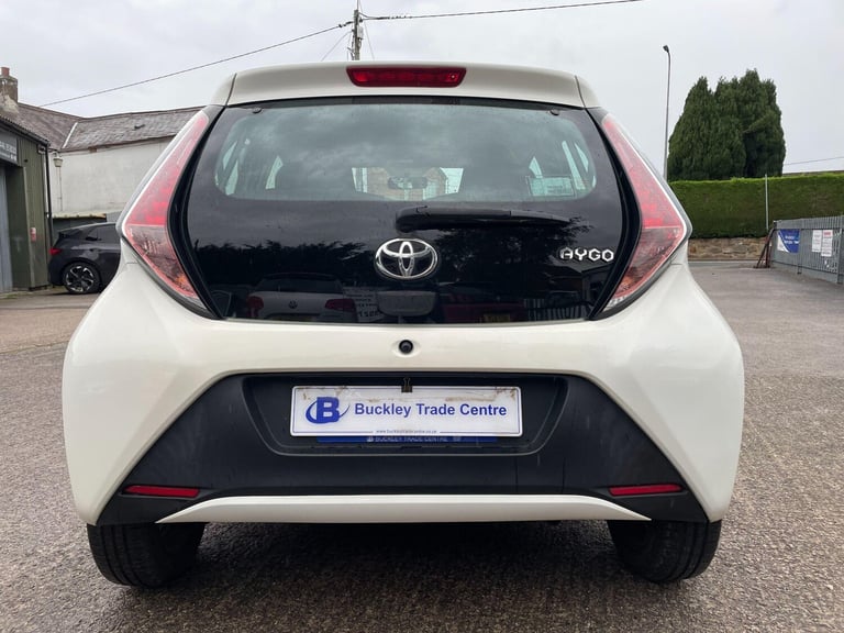  Toyota AYGO 1.0 VVT-i x-play Euro 5 5dr Euro 5 Petrol Manual
