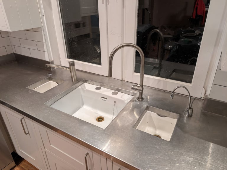 Hand painted solid wood shaker kitchen with steel worktop and Belfast sinks. 