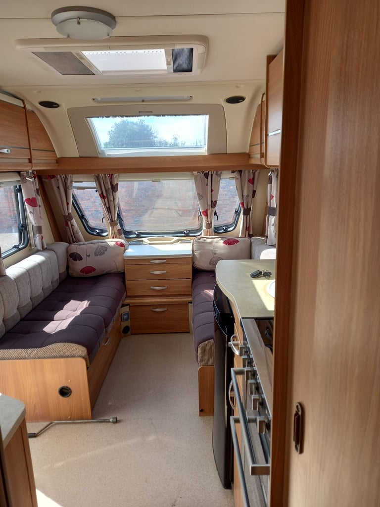 Swift challenger sport cruach fixed bed excellent condition 