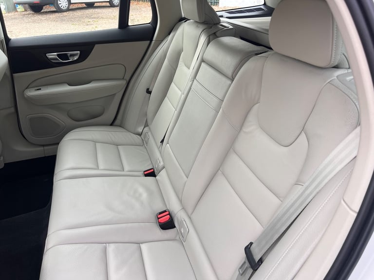 2020 Volvo V60 2.0 B3 MHEV Momentum Estate 5dr Petrol Hybrid Auto Euro 6 (s/s)