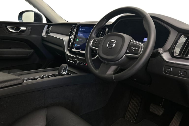 2022 Volvo XC60 Momentum, B5 AWD mild hybrid ESTATE Petrol/Electric Hybrid Automatic